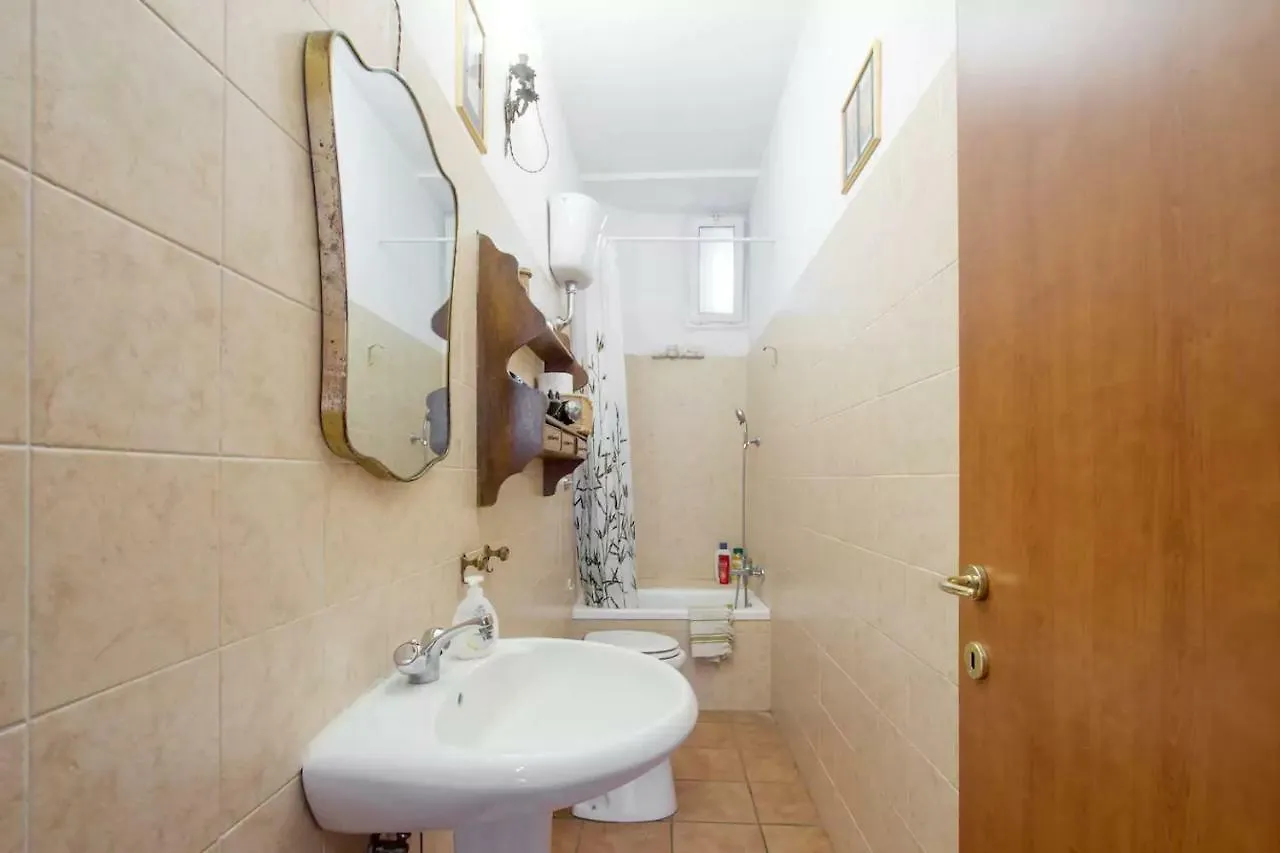 Trastevere Classico Self Check In Rome Apartment